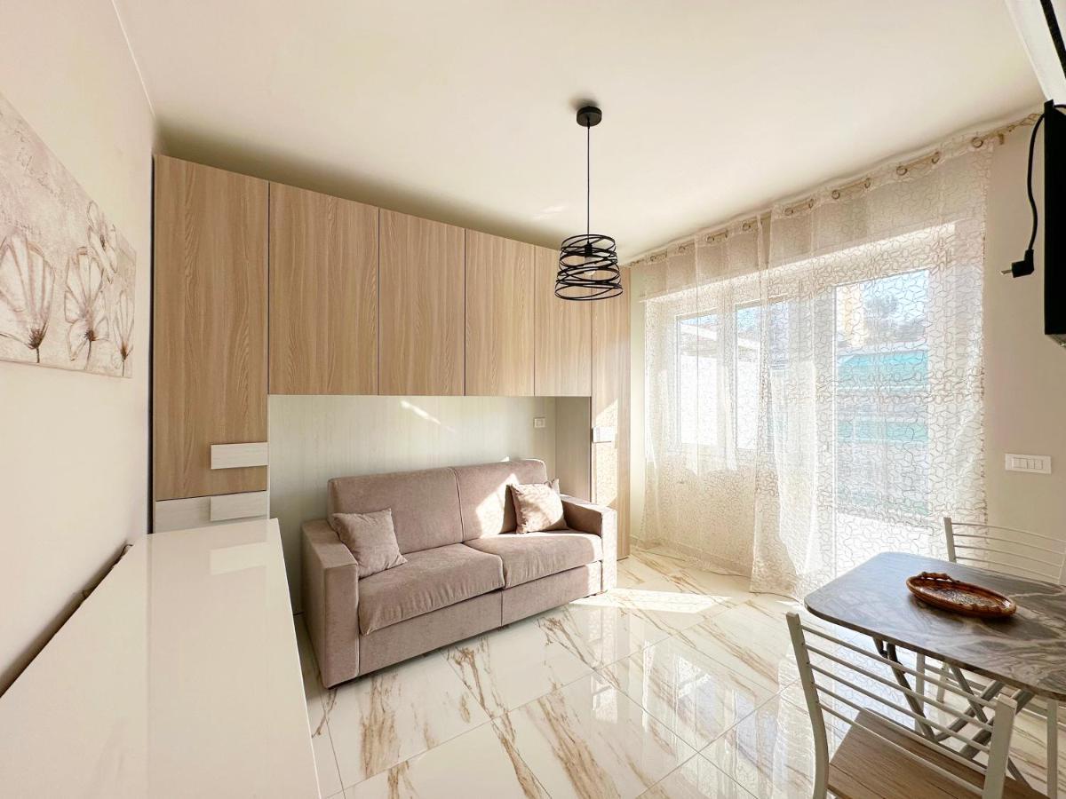 圣雷默Wh - Un Posto Al Sole - Attico Monolocale Con Parcheggio Gratuito - 5 Minuti Dal Centro - Wifi公寓 外观 照片