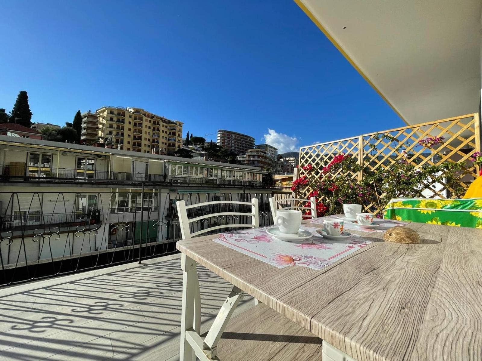 圣雷默Wh - Un Posto Al Sole - Attico Monolocale Con Parcheggio Gratuito - 5 Minuti Dal Centro - Wifi公寓 外观 照片